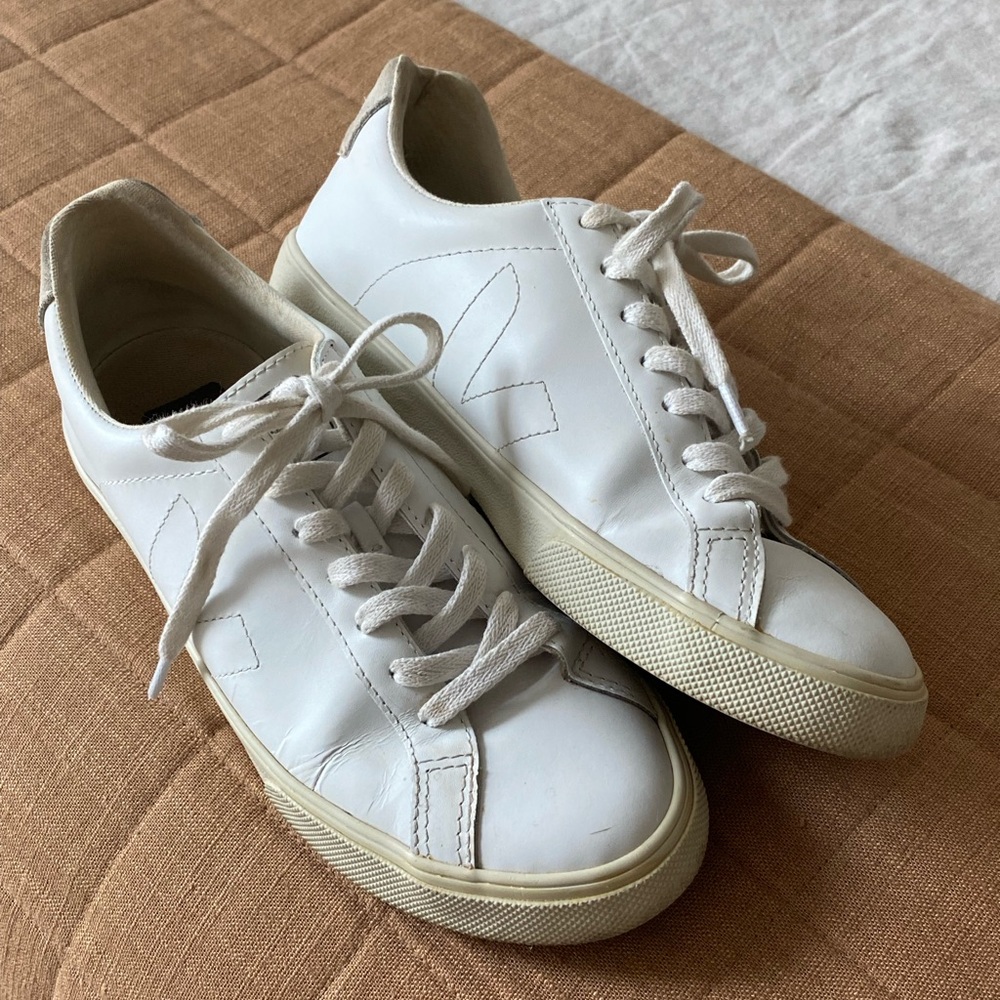 Women’s VEJA White Leather Sneakers, Size 7